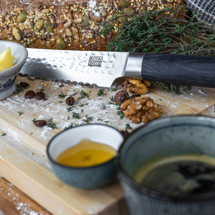 KOTAI   Kökskniv - KOTAI Serrated Bread/Pastry Knife + Presentförpackning