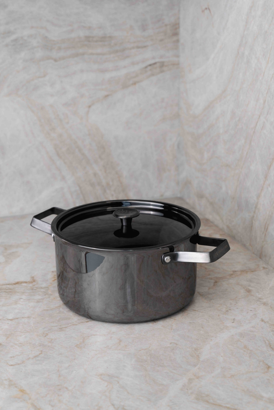 Vargen & thor BAMBA – 5.5L Gryta inkl. pastakorg, Serie: SVARTSTÅL