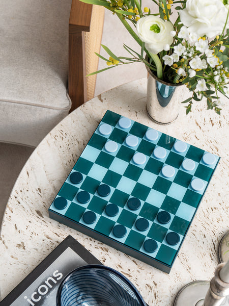 Checkers, ett strategiskt och tidlöst brädspel.